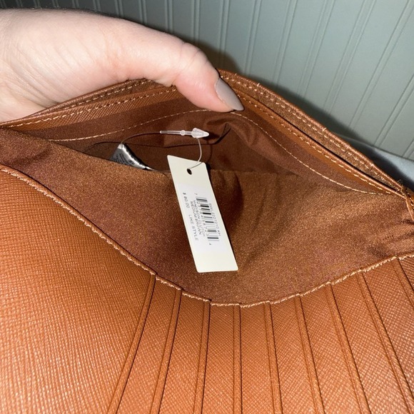 NWT FOSSIL Madison Clutch Brown Pebbled Leather Bi-fold Wallet Card Holder